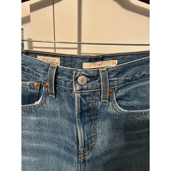 Levi’s Wedgie Straight Leg Jean 24 - Picture 2 of 3